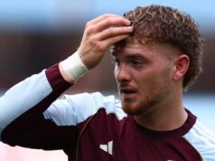 Prečo bol Harvey Elliott vyhostený v Aston Ville v Liverpoolskom prestupovom pekle Harvey Elliott počas zápasu Aston Villa vs Fulham