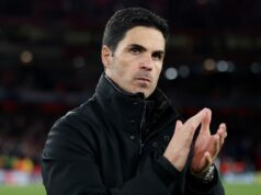 Prečo dnes v Premier League nie je výkop o 12:30? Televízne rozhodnutia vysvetlené Mikel Arteta tlieska fanúšikom Arsenalu