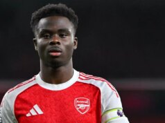 Prečo nebol kontroverzný úvodný zápas Arsenalu proti Wolves vylúčený podľa verdiktu PGMOL Bukayo Saka z Arsenalu počas zápasu Premier League proti Wolves