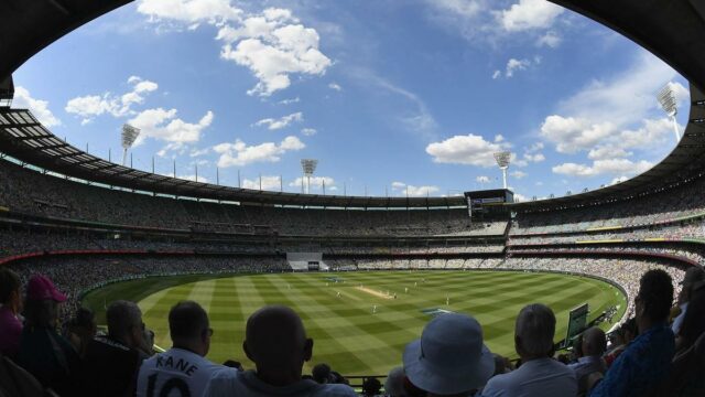 Prečo sa športové zápasy 26. decembra nazývajú zápasy boxerského dňa? Prečo sa športové zápasy 26. decembra nazývajú zápasy boxerského dňa?