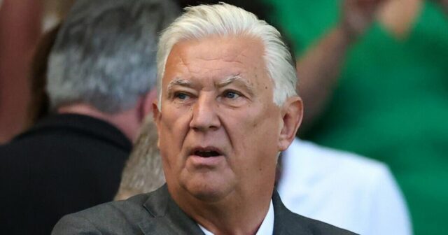 Predseda Celticu Peter Lawwell opustil klub po tom, čo „zneužívanie Predseda Celticu Peter Lawwell opustil klub po tom, čo „zneužívanie a vyhrážky“ zanechali v rodine obavy | Futbal | Šport
