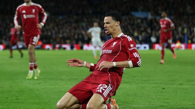 Premier League – Liverpool držal remízu 3:3 od Leedsu, keďže na Slotu rástol tlak
