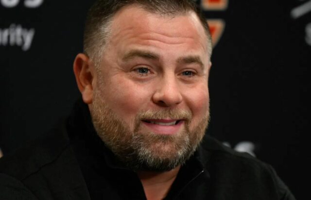 Prepustený asistent trénera Maple Leafs Savard urobil po odchode z Toronta zaujímavú zmenu na sociálnych sieťach
