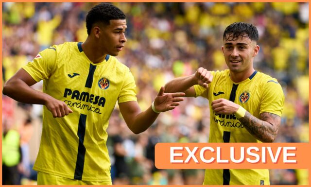 Alberto Moleiro z Villarreal CF oslavuje druhý gól svojho tímu počas zápasu LaLiga EA Sports medzi Villarrealom a Rayo Vallecano.