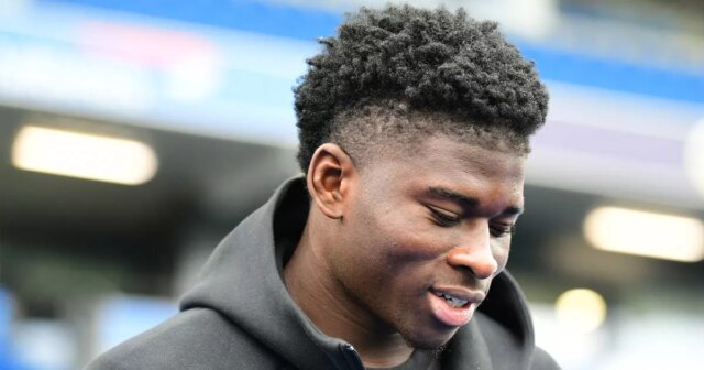 Cieľ Man United Carlos Baleba utrpel na AFCON v úvodnom zápase Kamerunu zranenie.