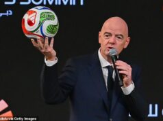 Prezident FIFA Gianni Infantino obhajuje prehnané náklady na vstupenky na majstrovstvá sveta 2026 – trvá na tom, že to odráža „absolútne šialený“ dopyt verejnosti Gianni Infantino, zobrazený na Svetovom športovom summite, obhajoval ceny vstupeniek FIFA
