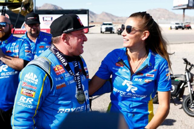 Príspevok Tonyho Stewarta vo výške 2,25 milióna dolárov si získal Instagram@/leah.pruett