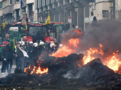 Protestujúci farmári sa stretávajú s políciou, keď EÚ diskutuje o obchodnej dohode | Európskej únie Protestujúci farmári sa stretávajú s políciou, keď EÚ diskutuje o obchodnej dohode | Európskej únie