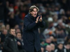 Proti Liverpoolu je dobrý nápad brániť sa! Thomas Frank vracia úder kritikom, ktorí hovoria, že je posadnutý protivníkmi Thomas Frank zaútočil na kritiku, že jeho tím Spurs často nepredvádza svoju vlastnú hru