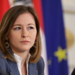 Rakúski poslanci schválili zákaz nosenia šatiek pre deti do 14 rokov v školách | Náboženské správy