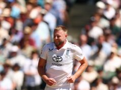 Rana pre Anglicko, pretože zranenie Gusa Atkinsona ho vyradilo z testu Sydney Ashes Na snímke: Gus Atkinson robí grimasy po zranení ľavej podkolennej šľachy počas víťazstva v Anglicku na Boxing Day Test