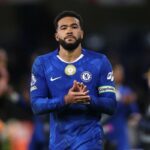 Reece James vyzýva Gabriela Martinelliho z Arsenalu (Action Images cez Reuters)