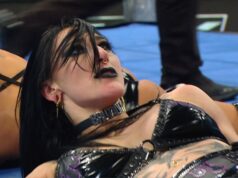 Rhea Ripley uviazla hore nohami a bojovala v nepríjemnej pozícii po skončení vysielania WWE Rhea Ripley uviazla hore nohami a bojovala v nepríjemnej pozícii po skončení vysielania WWE