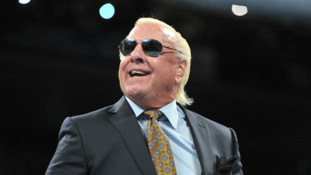 Ric Flair reaguje po tom, čo vdova Hulka Hogana popiera všetko, čo povedal
