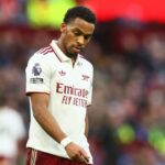 Jurrien Timber zachytil úder proti Aston Ville, ktorý ho mohol udržať mimo súboja Arsenalu proti Wolves