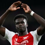 Rio Ferdinand tlačí späť na nárok na titul Bukayo Saka