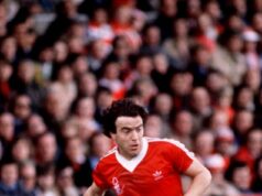 Robertson bol skromný super tulák z Viewpark, vďaka ktorému bol extrémne náročný vzhľad úplne prirodzený, píše Hugh MacDonald. Lesný hrdina Robertson pomohol odovzdať dva európske poháre