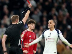 Romero by nevidel červenú, keby rozhodca ‚robil svoju prácu‘ – Frank Xavi Simons bol prepustený počas prvého polčasu porážky Tottenhamu v Premier League 2:1 od Liverpoolu