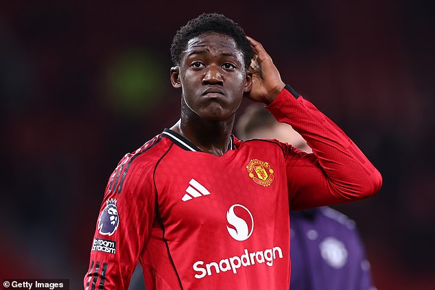 Roy Keane slzí do brata „IDIOTA“ Kobbie Mainoo po tom, Kobbie Mainoo sa od začiatku sezóny trápil v Man United niekoľko minút