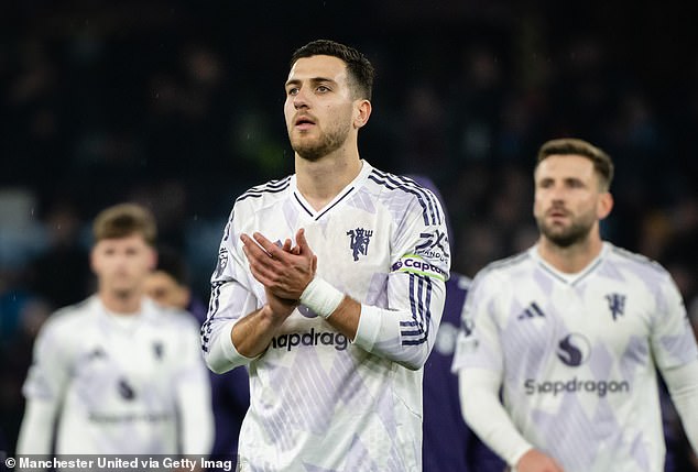 Roy Keane tvrdí, že „príliš veľa“ hráčov „len nerobí dosť“ Dioga Dalota kritizoval Roy Keane po porážke Man United s Aston Villou