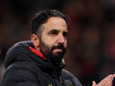 Ruben Amorim čelí nervóznemu čakaniu Man Utd počas nasledujúceho zápasu po trojitom údere AFCON Ruben Amorim tlieska fanúšikom Man Utd.