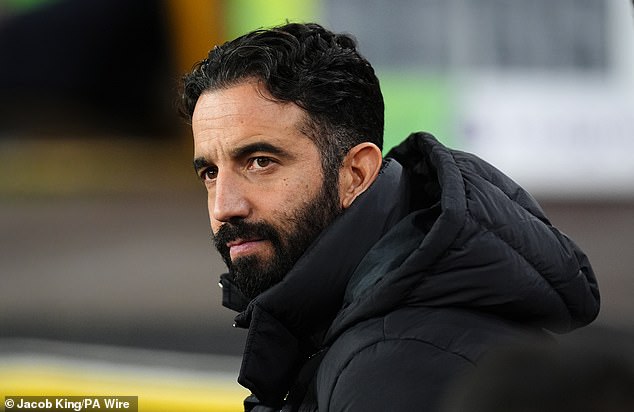 Ruben Amorim naznačuje v januári prekvapenie z prestupu Man United Ruben Amorim trval na tom, že Manchester United nebude v januárovom okne panikáriť a naznačil, že nová posila nemusí byť defenzívny stredopoliar, ktorého potrebuje.