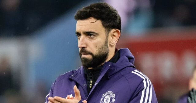 Ruben Amorim poskytuje znepokojivé informácie o zranení Bruna Fernandesa a BIRMINGHAM, ANGLICKO - 21. DECEMBRA: Ruben Amorim, manažér Manchestru United vyzerá skľúčene po zápase Premier League medzi Aston Villou a Manchestrom United vo Villa Parku 21. decembra 2025 v Birminghame v Anglicku. (Foto: Neal Simpson/Sportsphoto/Allstar cez Getty Images)