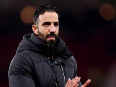 Ruben Amorim rieši absenciu Kobbieho Mainoa v súboji Aston Villa vs Man Utd MANCHESTER, ANGLICKO – 15. DECEMBRA: Ruben Amorim, manažér Manchestru United počas zápasu Premier League medzi Manchestrom United a Bournemouthom na Old Trafford 15. decembra 2025 v Manchestri v Anglicku. (Foto: Carl Recine/Getty Images)