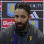 BIRMINGHAM, ANGLICKO - 21. DECEMBER: Bruno Fernandes z Manchestru United v akcii počas zápasu Premier League medzi Aston Villou a Manchestrom United vo Villa Parku 21. decembra 2025 v Birminghame v Spojenom kráľovstve. (Foto: Ash Donelon/Manchester United cez Getty Images)