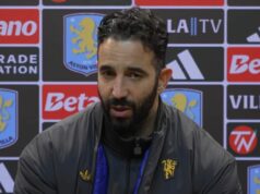 Ruben Amorim znepokojuje aktualizáciu zranenia Bruna Fernandesa v súvislosti s problémami Man Utd BIRMINGHAM, ANGLICKO - 21. DECEMBER: Bruno Fernandes z Manchestru United v akcii počas zápasu Premier League medzi Aston Villou a Manchestrom United vo Villa Parku 21. decembra 2025 v Birminghame v Spojenom kráľovstve. (Foto: Ash Donelon/Manchester United cez Getty Images)