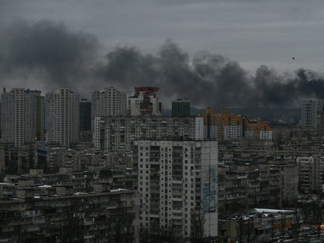 Rusko zaútočilo na hlavné mesto Ukrajiny pred stretnutím Trump-Zelenskyy | Správy o vojne medzi Ruskom a Ukrajinou
