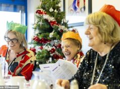 S Festive Friends, ako sú títo, niet divu, že vlastný škótsky futbalový Secret Santa je takou silou dobra v tejto krásnej hre. Catherine Morrison, 93, si na hodine line-dance našla čas na slávnostnú večeru priateľov