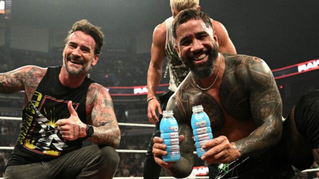 (SLEDOVAŤ) Bývalý šampión WWE US začína YEETING po SmackDown; dostane von The Usos a CM Punk
