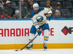 Sabres D Conor Timmins si zlomil nohu po 6-8 týždňoch NHL: Buffalo Sabres vo Vancouveri Canucks