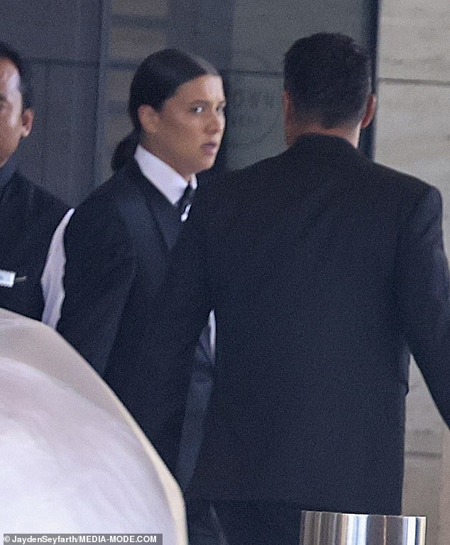 Sam Kerr a Kristie Mewis sa uzol na svadbe roka Sam Kerr a Kristie Mewis sa uzol na svadbe roka v Aussie športe, zatiaľ čo hviezdy Matildas ohromujú v celočiernom oblečení.