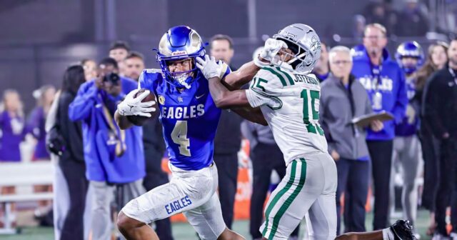 Santa Margarita vyhráva futbalový titul Open Division pre trénera prvého Santa Margarita vyhráva futbalový titul Open Division pre trénera prvého ročníka Carsona Palmera