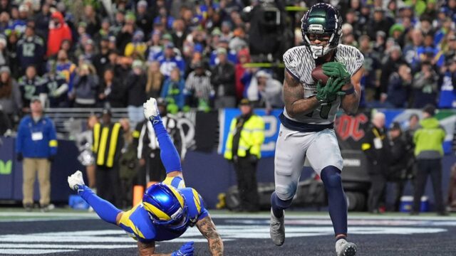 Seahawks omráčili Rams návratom, víťazstvom OT
