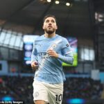 Rayan Cherki (na obrázku) bol vítaný Pepom Guardiolom, ktorý povedal, že „obloha je pre neho limit“