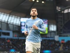 Šéf Man City Pep Guardiola zhadzuje rukavicu pre „neuveriteľne talentovaného“ Rayana Cherkiho po tom, čo sa v Premier League presadil letný kontrakt na 31 miliónov libier. Rayan Cherki (na obrázku) bol vítaný Pepom Guardiolom, ktorý povedal, že „obloha je pre neho limit“