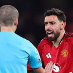 Manchester United chce stretnutie s Howardom Webbom.