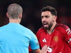 Šéfovia Man Utd po kontroverzných rozhodnutiach požadujú stretnutie PGMOL a Howarda Webba Manchester United chce stretnutie s Howardom Webbom.