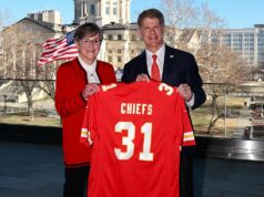 Šéfovia oznámili presťahovanie sa do Kansasu s projektom nového klenutého štadióna na rok 2031 Šéfovia oznámili presťahovanie sa do Kansasu s projektom nového klenutého štadióna na rok 2031