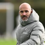 Hlavný tréner Enzo Maresca z Chelsea počas tréningu na Chelsea Training Ground 20. októbra 2025 v Cobhame v Anglicku