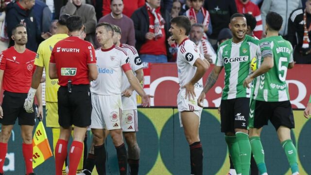 Sevilla dostala facku zákaz štadióna po incidentoch v derby súboji Sevilla-Betis a Betis vyhrali 2:0.