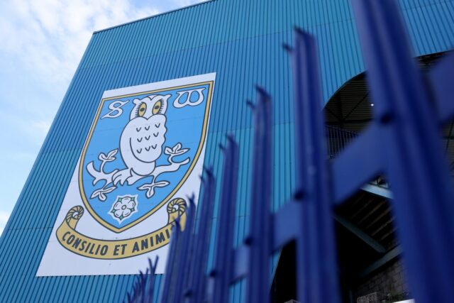 Fanúšikovia začali pumpovať peniaze späť do Sheffield Wednesday v snahe udržať ich nažive (Getty)