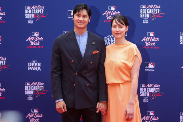"Shohei Ohtani sa obrátil na svoju manželku Mamiko Tanaka" logo pochodového šialenstva