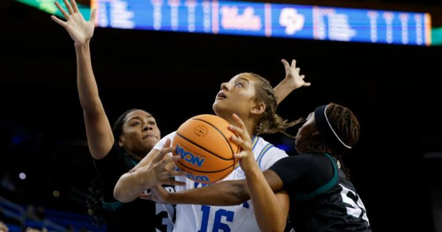 Sienna a Lauren Betts sa znovu stretli, keď ženy z UCLA vyhrali smiech nad Cal Polym
