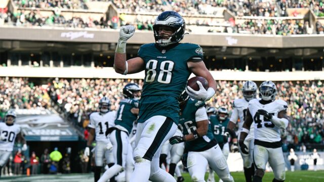 Skóre NFL: Eagles vyhodili Raiders a ukončili sériu troch prehier uprostred play-off
