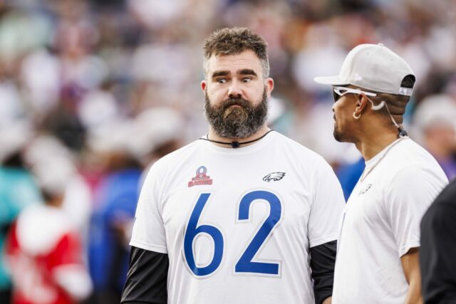 Skvelý Jason Kelce z Eagles sa nezdržuje, keď volá Jalen logo pochodového šialenstva