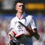 Zak Crawley (na obrázku) bol napadnutý niekoľkými kriketovými velikánmi po tom, ako sa zdalo, že by to bola „celkom dobrá séria Ashes, ak by sme ju dokázali vrátiť na 3:2“